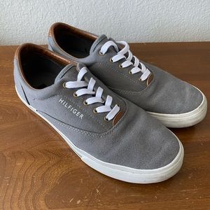 Tommy Hilfiger Shoes. Size 9. Gray Canvas.